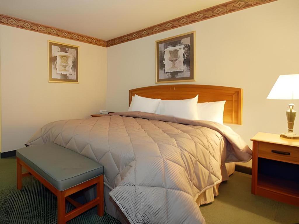 Western Northwest & Hotel 2*